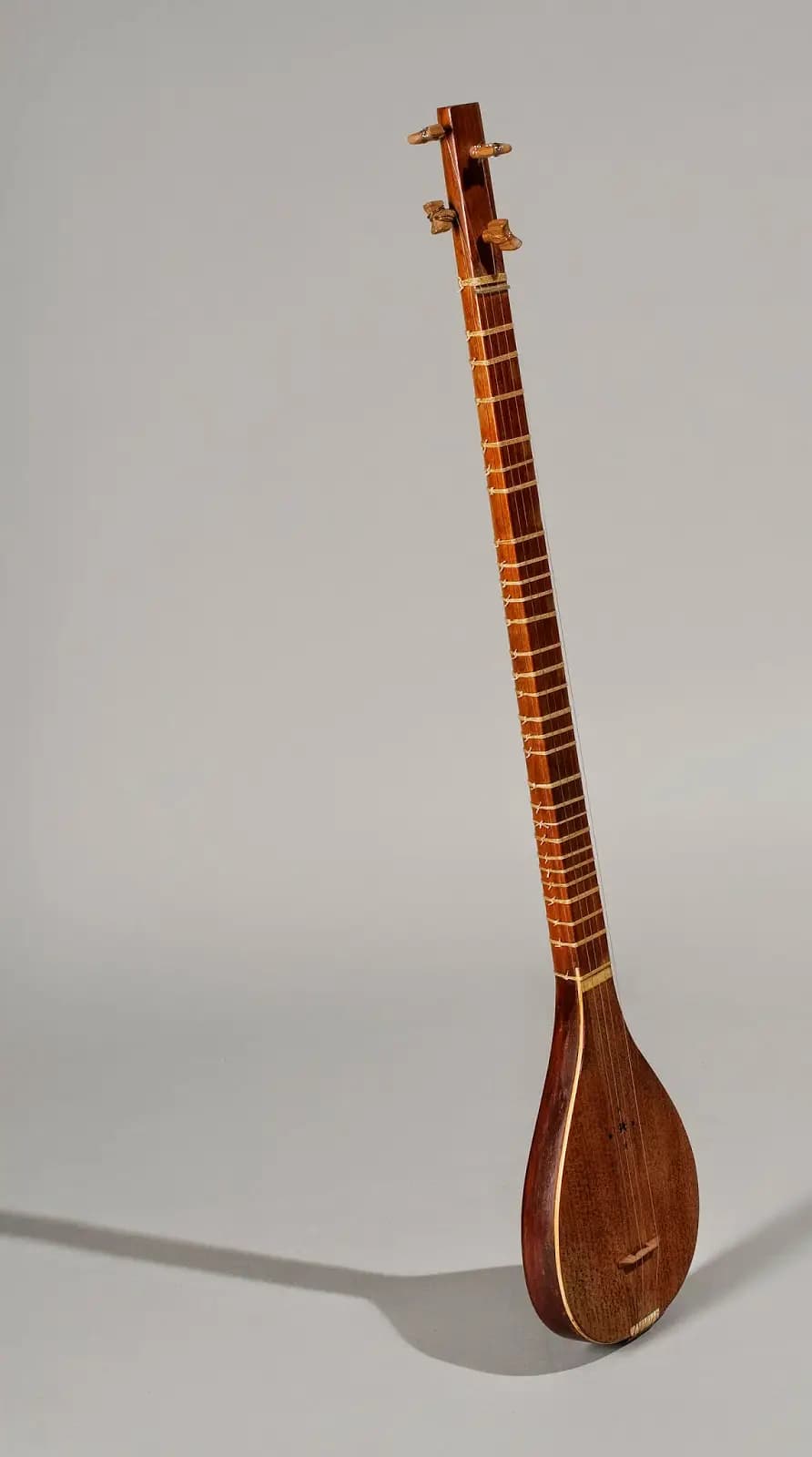 Setār-e Ketābī (Setār mit flachem Korpus)